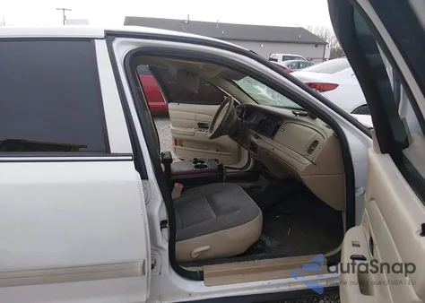 2009 Ford Crown Victoria Police/Police Interceptor z USA, uszkodzony, nr VIN 2FAHP71V89X100840